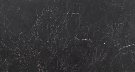 Textura preta do mármore Nero Michelangelo com veios sutis em cinza e marfim.